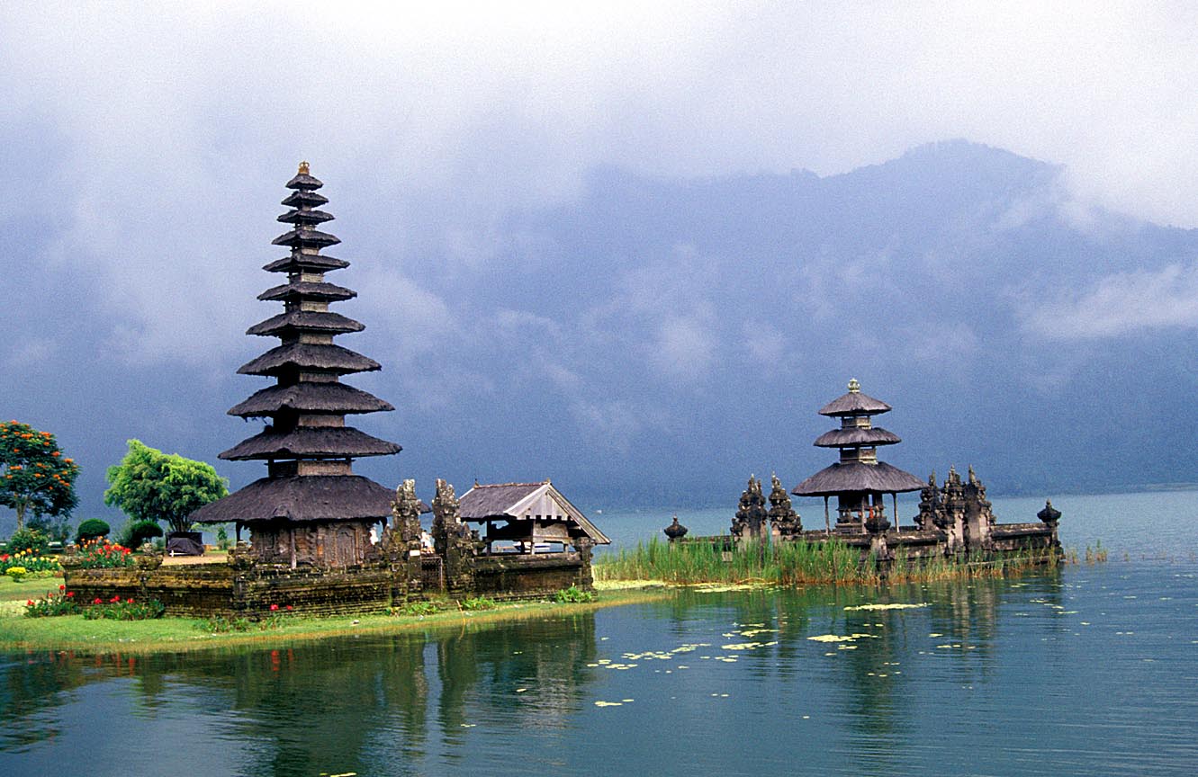 DPS Bali Lake Bratan Temple2_b