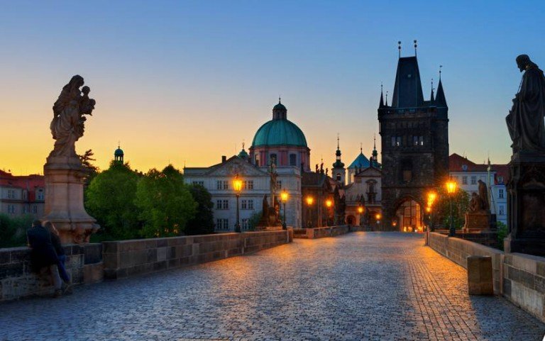 Прага: время вспять, Или крах современной реальности